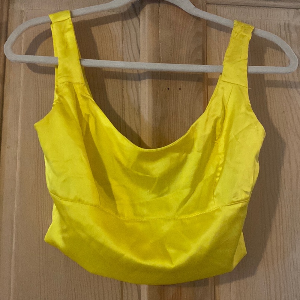Chic Me yellow crop top, satin, size s.